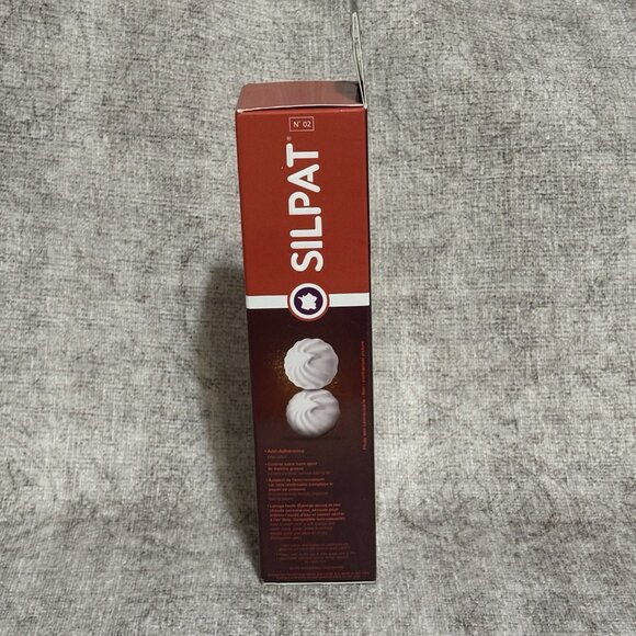 Silpat Quarter size (Jelly Roll) Baking Mat 8 1/4" x 11 3/4" AE295205 - Picture 4 of 6